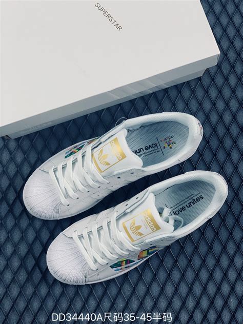 复古浪潮来袭！adidas Superstar 五十周年纪念新品登场！